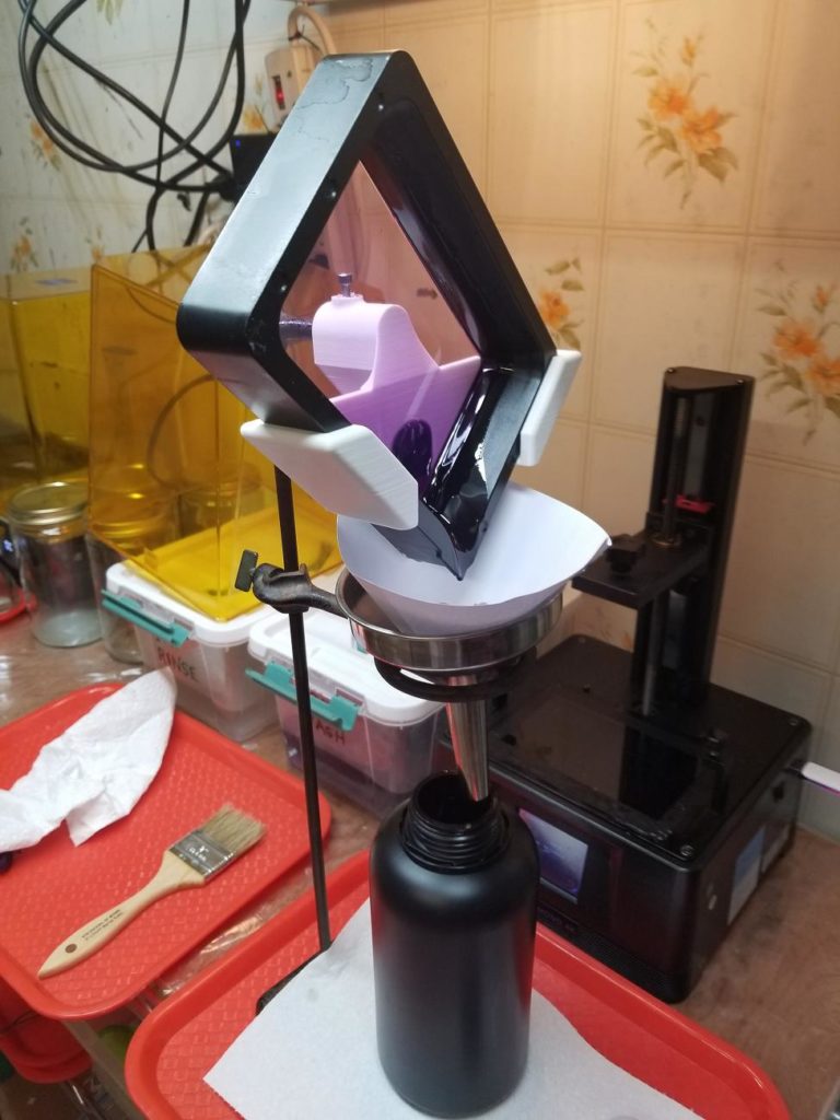 Stand for draining 3d resin, holder is 3d printed and stand is a repurposed lab stand